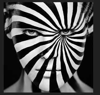 Black-and-white thinking pattern sets up the brain for mood extremes, frequently resulting in depression.
